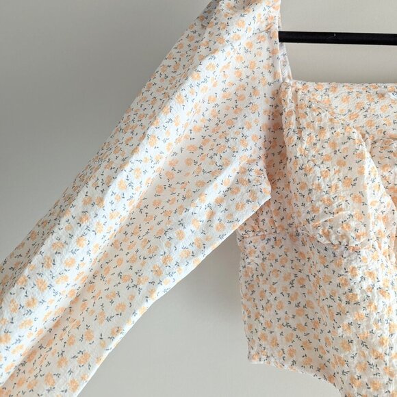 Elodie Ditzy Floral Balloon Sleeve crop top - Picture 4 of 8